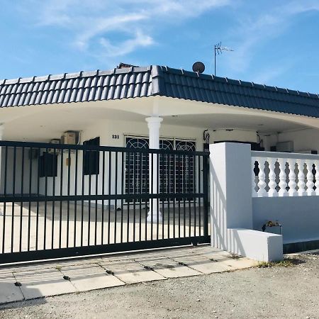Cozy And Comfortable Homestay In สุไหงซีปุต ภายนอก รูปภาพ