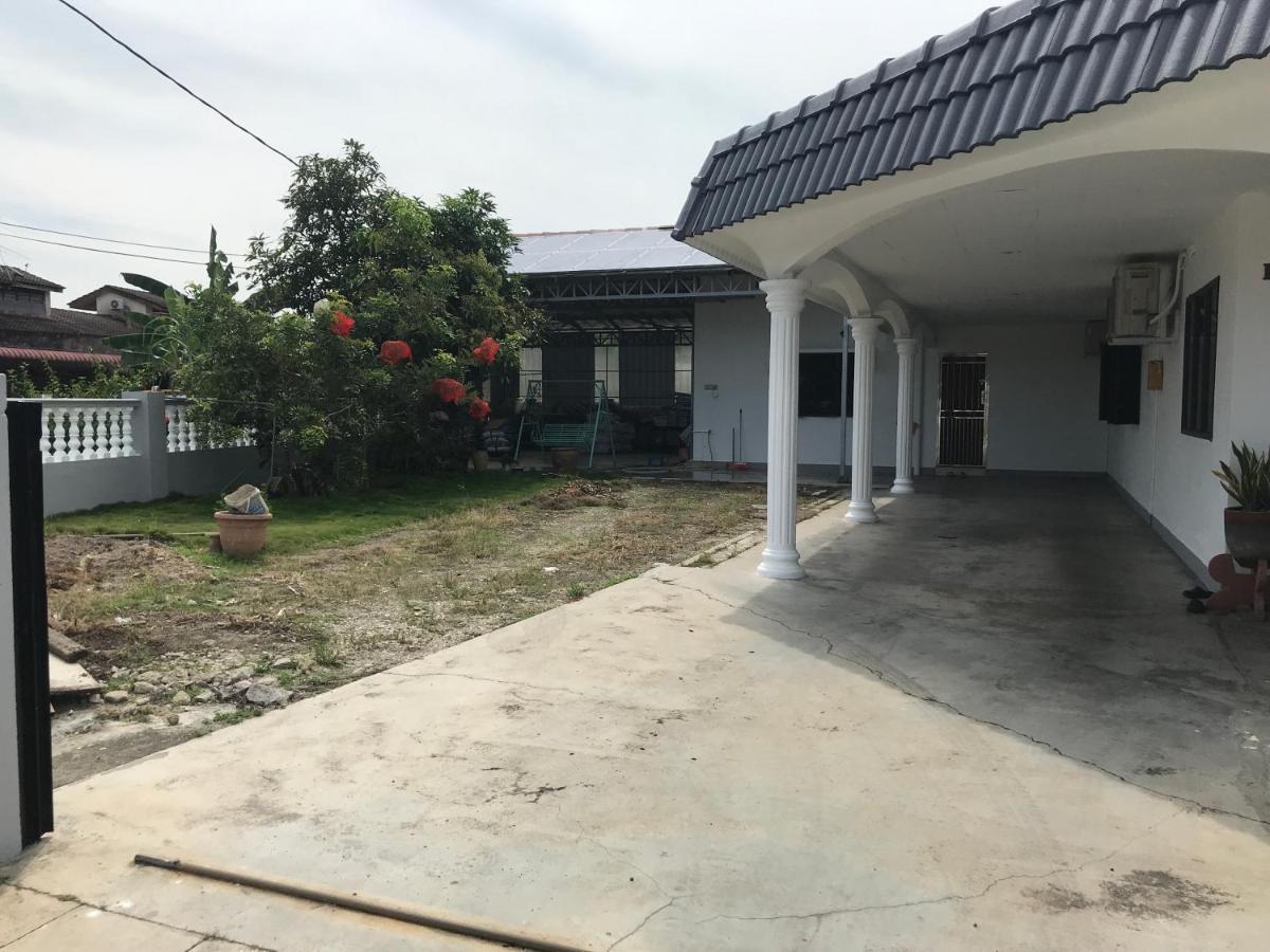 Cozy And Comfortable Homestay In สุไหงซีปุต ภายนอก รูปภาพ